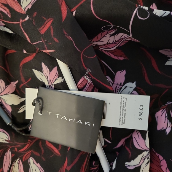 Tahari blouse - Picture 3 of 5